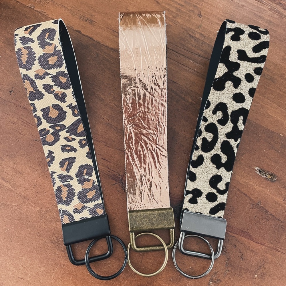 Animal Print and Metallic Key fob/cellphone holder. Please specify what pattern.